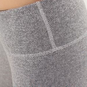 lululemon cropped light grey herrington leggings